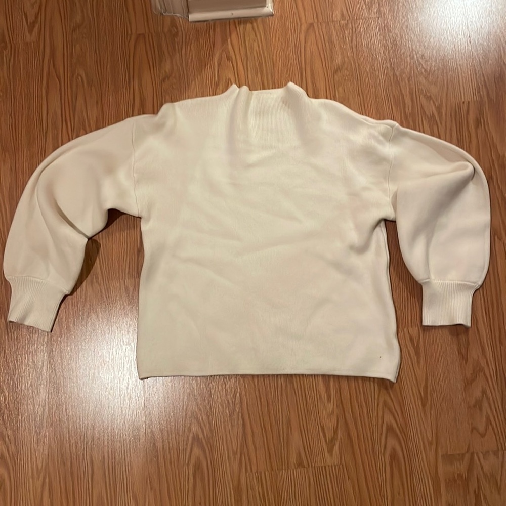 Vici cream colored sweater